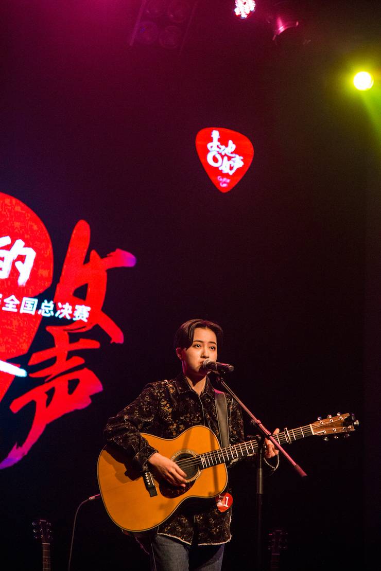 第四届“bc贷吉他女声弹唱大赛”总冠军出炉<br />温格夺冠，董冬冬担任评委